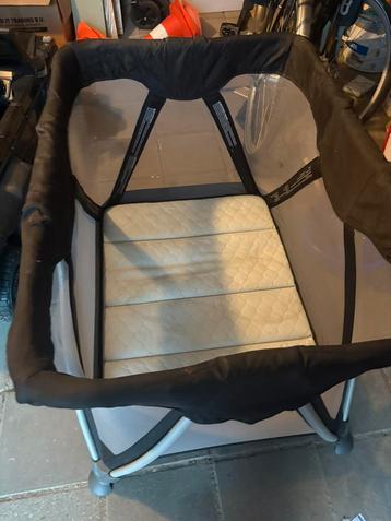 Reisbed / Campingbed- box Nuna beschikbaar voor biedingen