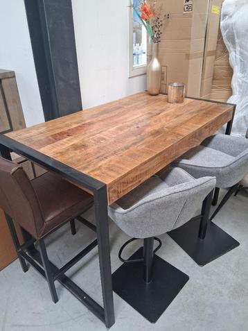 Bartafel met eventueel barkrukken outlet Pronto wonen  beschikbaar voor biedingen