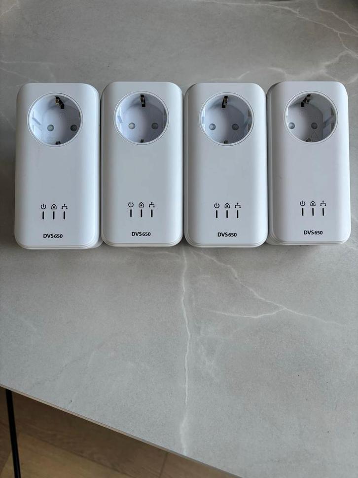 AFGEPRIJSD: 4x Devolo DVS 650 Powerline Adapters, Audio, Tv en Foto, Televisie-accessoires, Zo goed als nieuw, Ophalen of Verzenden