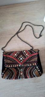 Schoudertasje van Zara. Nieuw.
Zwart velours met versiersels, Sieraden, Tassen en Uiterlijk, Tassen | Damestassen, Ophalen of Verzenden