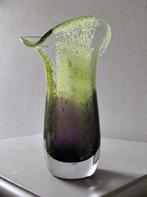 Vintage Vaas Vaasje Groen Violet  Glas 19 cm, Antiek en Kunst, Antiek | Vazen, Ophalen of Verzenden