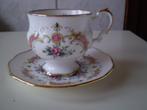 Kop en schotel van Elizabethan Fine bone China., Huis en Inrichting, Keuken | Servies, Ophalen of Verzenden, Zo goed als nieuw