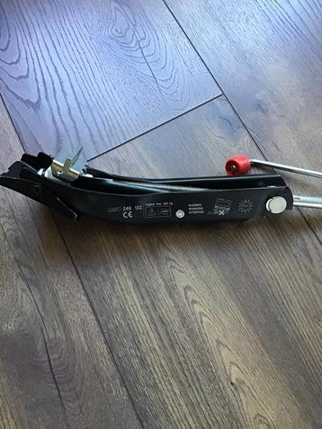 Te koop z.g.a.n. krik beschikbaar voor biedingen