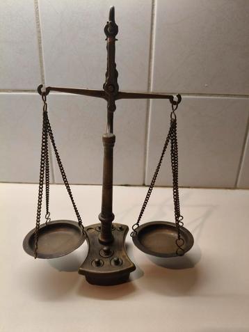 Antieke Balans Weegschaal beschikbaar voor biedingen