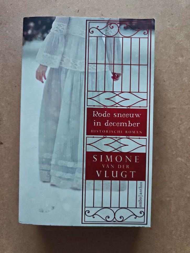 Rode sneeuw in december - Simone van der Vlugt, Boeken, Historische romans, Gelezen, Ophalen of Verzenden