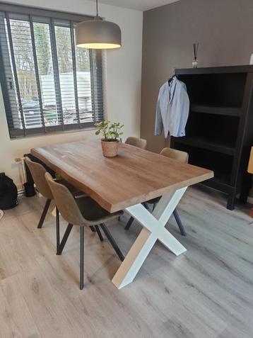 houten Eettafel Rechthoek met 4 stoelen beschikbaar voor biedingen
