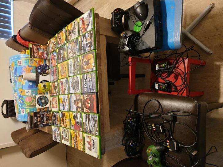 Xbox Original Alladin XT 2 en 5 controllers  +-200 Spellen, Spelcomputers en Games, Games | Xbox Original, Gebruikt, 3 spelers of meer