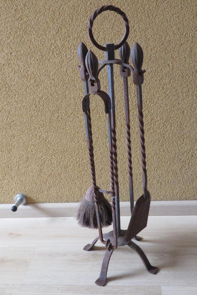 Zwaar gietijzeren haardset (standaard + 4 haardbenodigdheden, Huis en Inrichting, Haarden, Gebruikt, Houthaard, Ophalen