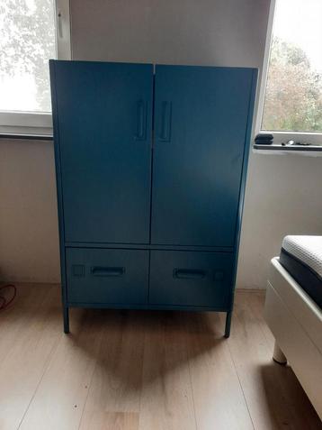 Retro Blauw Kastje beschikbaar voor biedingen