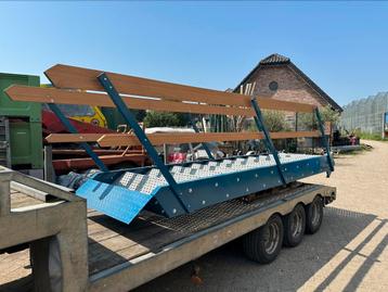 Industriële trap – staal & hout – 12 treden – antislip beschikbaar voor biedingen