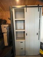 Barn kast grijs hout veel ruimte, Huis en Inrichting, Ophalen, Zo goed als nieuw