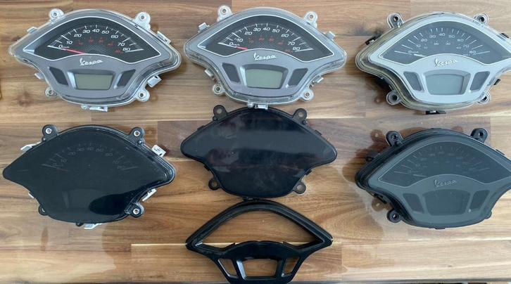 Piaggio km teller vespa sprint gts dash, Fietsen en Brommers, Brommers | Vespa, Zo goed als nieuw, Ophalen of Verzenden