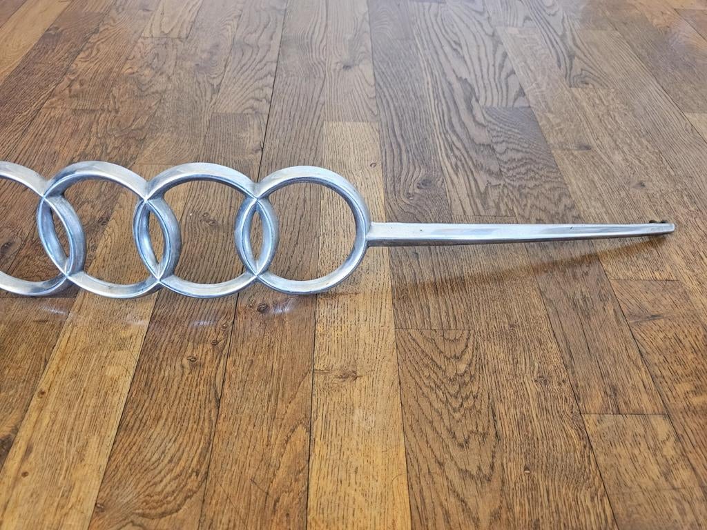 Oldtimer Audi 100 logo embleem gril grill bumper onderdelen, Verzamelen, Ophalen, Gebruikt, Auto's