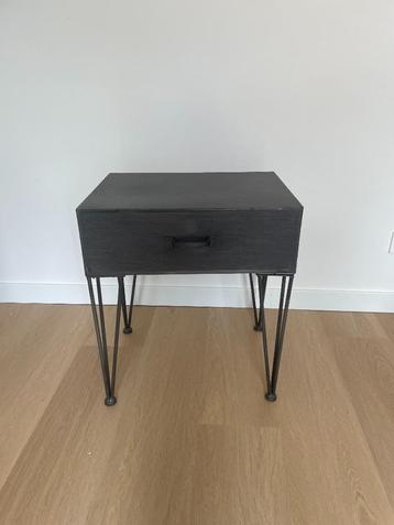 Grijs modern nachtkastje/ bijzettafel