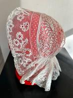 Klederdracht Oude kanten muts met slijtage, Ophalen of Verzenden, Gedragen, One size fits all