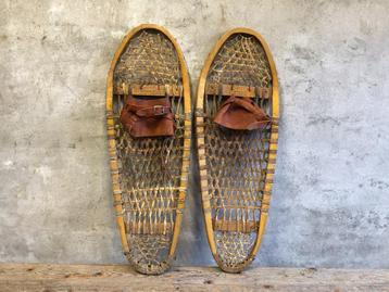Mooie oude vintage sneeuwschoenen leren banden, decoratief! beschikbaar voor biedingen
