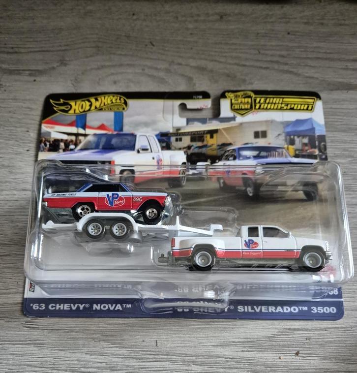 Hot Wheels Team Transport 63 Chevy Nova 88 Chevy Silverado, Hobby en Vrije tijd, Modelauto's | Overige schalen, Nieuw, Auto, Ophalen of Verzenden