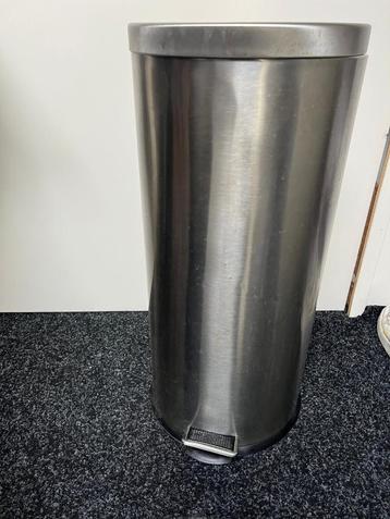 Grijze stalen prullenbak 30 L beschikbaar voor biedingen