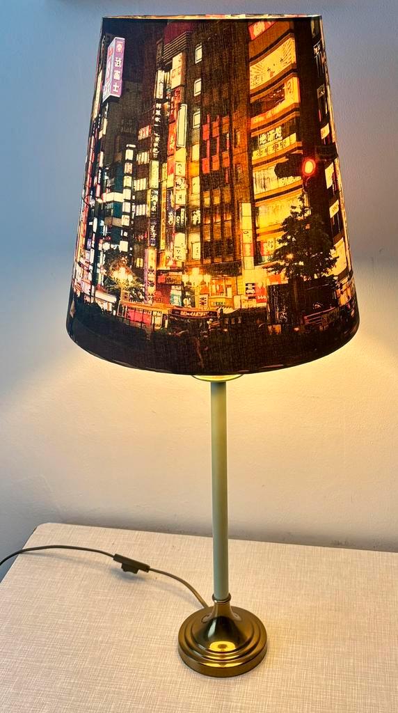 Vintage tafellamp met een bijzondere stoffen kap, Huis en Inrichting, Lampen | Tafellampen, Zo goed als nieuw, Minder dan 50 cm