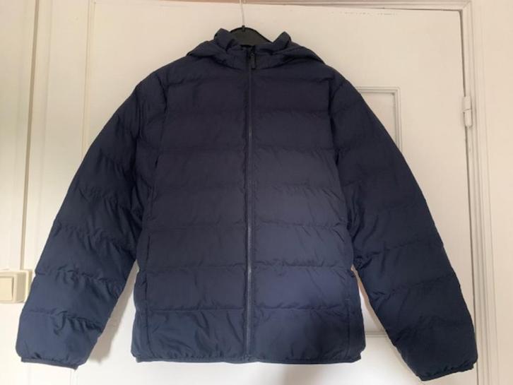 UNICLO jas pufferjas blauw jongen maat 152, Kinderen en Baby's, Kinderkleding | Maat 152, Zo goed als nieuw, Jongen, Jas, Ophalen of Verzenden