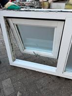 Kozijn met klapraam en vast matglas - Ideaal voor badkamer, Doe-het-zelf en Verbouw, Kozijnen en Schuifpuien, Overige materialen