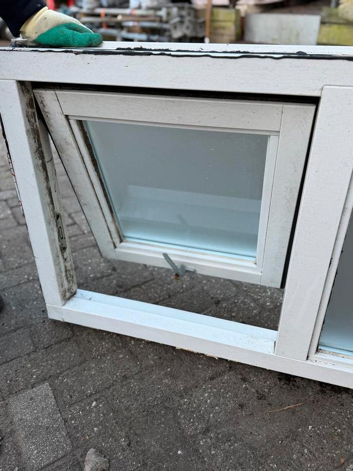 Kozijn met klapraam en vast matglas - Ideaal voor badkamer, Doe-het-zelf en Verbouw, Kozijnen en Schuifpuien, Zo goed als nieuw