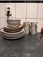 Serviesset beige + mokken, Huis en Inrichting, Keuken | Servies, Overige typen, Ophalen of Verzenden, Zo goed als nieuw, Overige stijlen