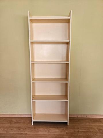 Boekenkast van hout