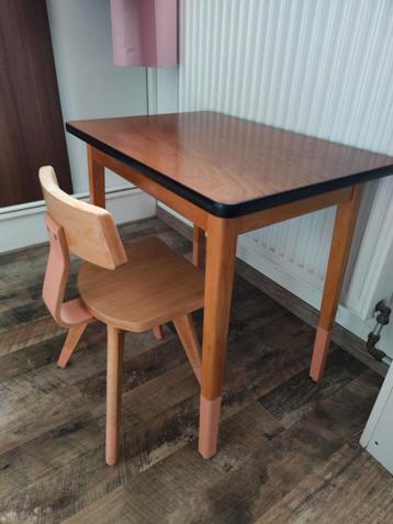 Kinderbureau met stoel - vintage  beschikbaar voor biedingen