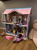 Poppenhuis en barbies, Ophalen, Zo goed als nieuw, Poppenhuis