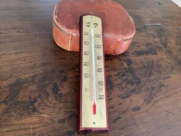 Retro thermometer messing op hout beschikbaar voor biedingen