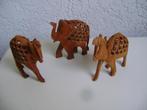 houten olifantje met baby olifantje in en 2 kamelen met baby, Antiek en Kunst, Ophalen of Verzenden