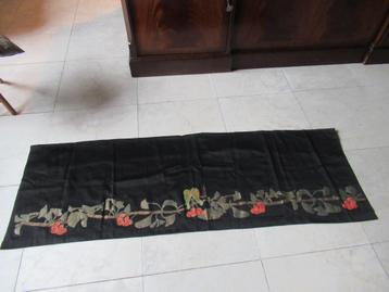 Wandkleed met  Brokaat  Versiering beschikbaar voor biedingen