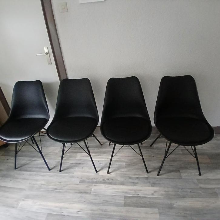 4 kuipstoelen eetkamer zwart met gratis kussentjes ZGAN, Huis en Inrichting, Stoelen, Zo goed als nieuw, Vier, Kunststof, Metaal
