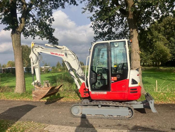 TAKEUCHI TB235 BJ 22, Zakelijke goederen, Machines en Bouw | Kranen en Graafmachines, Graafmachine, Ophalen