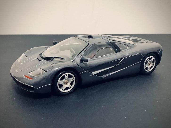 10 Modelauto's '90 supercars (McLaren F1 /XJ220 / EB110 /), Hobby en Vrije tijd, Modelauto's | 1:18, Zo goed als nieuw, Auto, Bburago