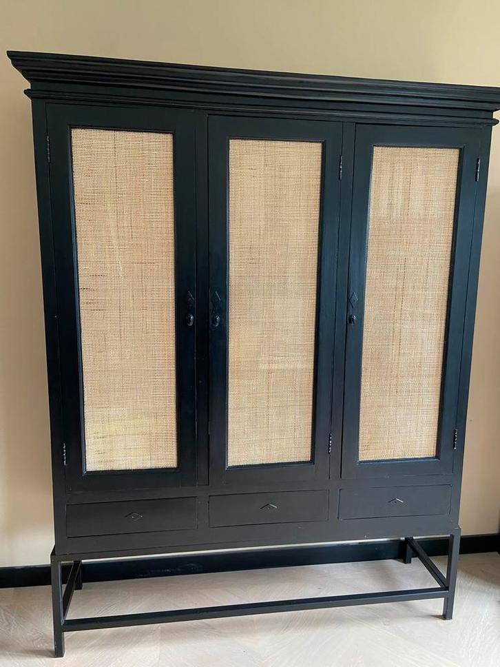 Gerestylede kast met rotan en stalen frame / boho / japadi, Huis en Inrichting, Kasten | Overige, Zo goed als nieuw, Ophalen