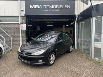 Peugeot 206 1.6-16V Gentry/Zwart/5 Deurs/Airco/APK/NAP/Trekh beschikbaar voor biedingen