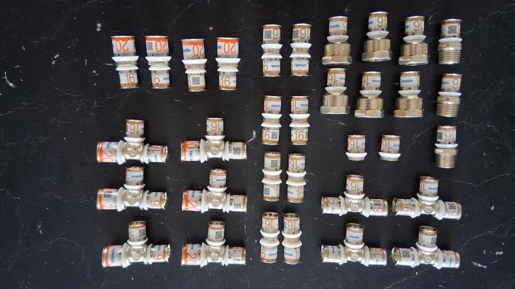Uponor S-Press Plus 16mm Koppelingen - 33 stuks, Doe-het-zelf en Verbouw, Buizen en Afvoer, Nieuw, Overige typen, Overige materialen