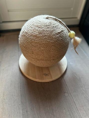 Designed by Lotte houten krabbal Balty M beschikbaar voor biedingen