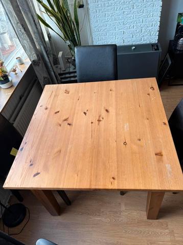 Stevige eethoek met 4 stoelen- compleet en degelijk beschikbaar voor biedingen