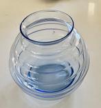 Oude glazen vaas met ribbels, Huis en Inrichting, Woonaccessoires | Vazen, Ophalen of Verzenden, Overige kleuren, Glas, Minder dan 50 cm