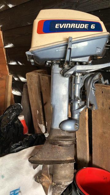 Evinrude 6pk Buitenboordmotor - Opknapper beschikbaar voor biedingen