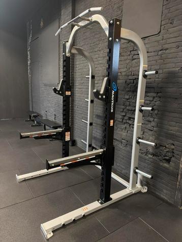 NAUTILUS HALF RACK NIEUWSTAAT beschikbaar voor biedingen
