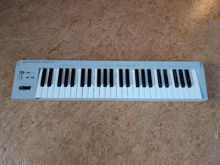 Roland PC-200 MK2, Muziek en Instrumenten, Midi-apparatuur, Gebruikt, Ophalen of Verzenden