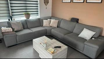 Grote Hoekbank Grijs - Comfortabel en Stijlvol beschikbaar voor biedingen