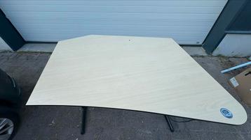 Ahrend zit sta bureau 