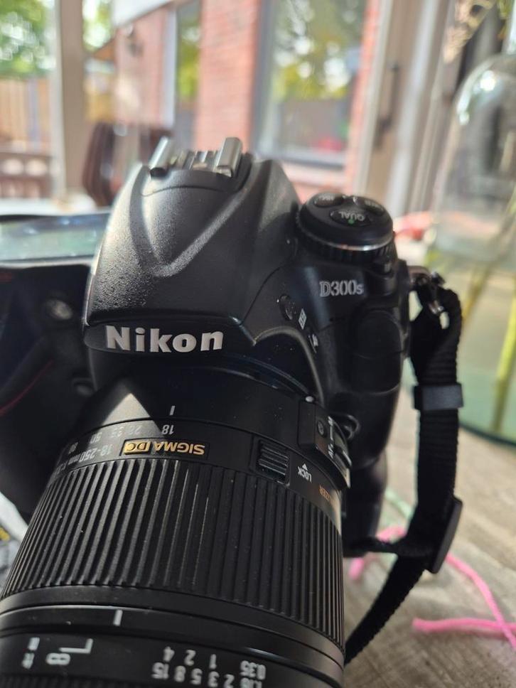 Nikon D300s + MB-D10 grip + 4 lenzen, Audio, Tv en Foto, Fotocamera's Digitaal, Gebruikt, Nikon, Geen optische zoom, Ophalen of Verzenden