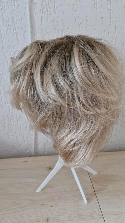 Zgan blonde pruik, Sieraden, Tassen en Uiterlijk, Uiterlijk | Haarverzorging, Zo goed als nieuw, Pruik of Haarverlenging, Ophalen