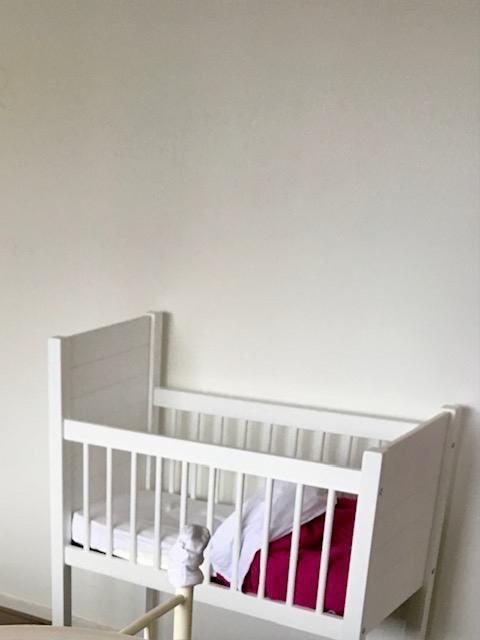 Wit ledikant - babybedje van hout, Kinderen en Baby's, Babywiegjes en Ledikanten, Gebruikt, Ledikant, Ophalen